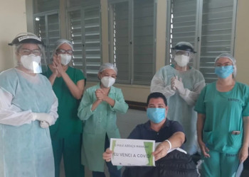 Mais um paciente de Manaus tem alta do Hospital Universitário em Teresina